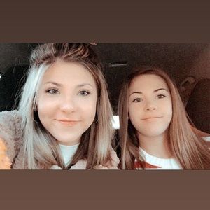 Meet your Posher, Emma&megan